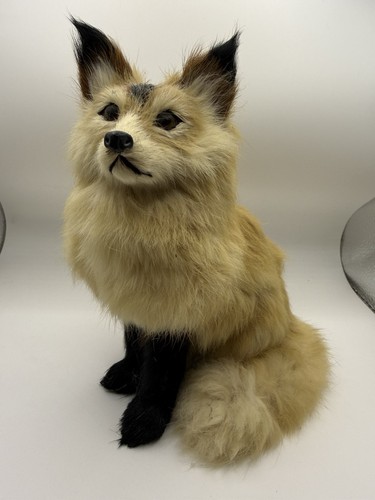 Red fox arctic figurine - red,